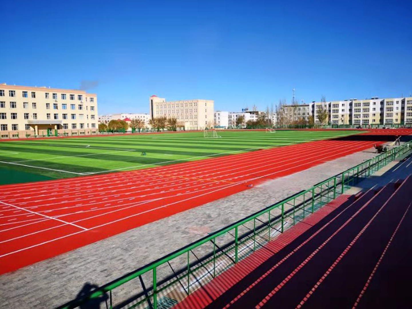硅pu球場及塑膠跑道 